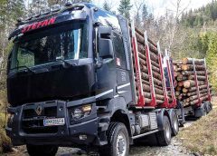 Mit Dreiachser „komfortabel“ am Waldweg