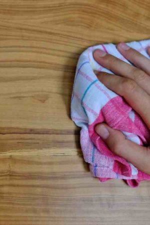 Mit der richtigen Pflege bleibt Furnier viele Jahre schön. Foto: IFN Mit der richtigen Pflege bleibt Furnier viele Jahre schön. Foto: IFN