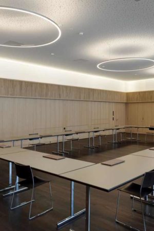 Dieser Besprechungsraum erstrahlt in neuem Glanz. Foto: IFN/Atlas Holz Dieser Besprechungsraum erstrahlt in neuem Glanz. Foto: IFN/Atlas Holz