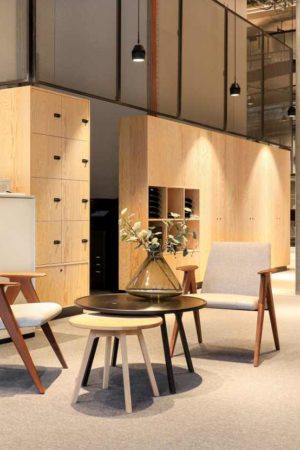 Furnier sorgt für moderne Gemütlichkeit. (Foto: IFN/Zingg-Lamprecht AG) Furnier sorgt für moderne Gemütlichkeit. (Foto: IFN/Zingg-Lamprecht AG)