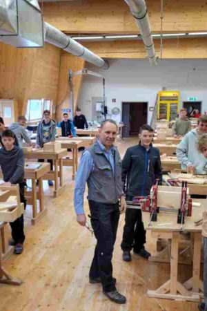 Wer sich für Holz interessiert ist im Holztechnikum Kuchl (HTL, FS, Internat) genau richtig. (Foto: HTK)