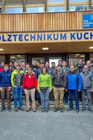 Die erfolgreichen AbsolventInnen der FHP-Übernehmerschulung in Kuchl mit den Trainern. (Foto: FHP)