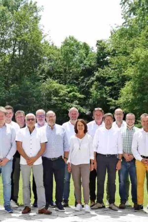 Die Teilnehmer der IFN-Mitgliederversammlung 2023. Foto: Sepp Kühnhold, Kirchgasser Furniere/IFN Die Teilnehmer der IFN-Mitgliederversammlung 2023. Foto: Sepp Kühnhold, Kirchgasser Furniere/IFN