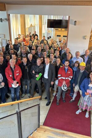 Das Absolvententreffen2025 führte die Teilnehmer nach Leoben zu Mayr-Melnhof Holz (Foto: Mayr-Melnhof Holz, Leitner) Das Absolvententreffen2025 führte die Teilnehmer nach Leoben zu Mayr-Melnhof Holz (Foto: Mayr-Melnhof Holz, Leitner)