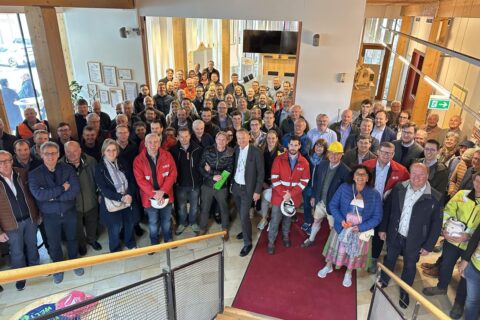 Das Absolvententreffen2025 führte die Teilnehmer nach Leoben zu Mayr-Melnhof Holz (Foto: Mayr-Melnhof Holz, Leitner)