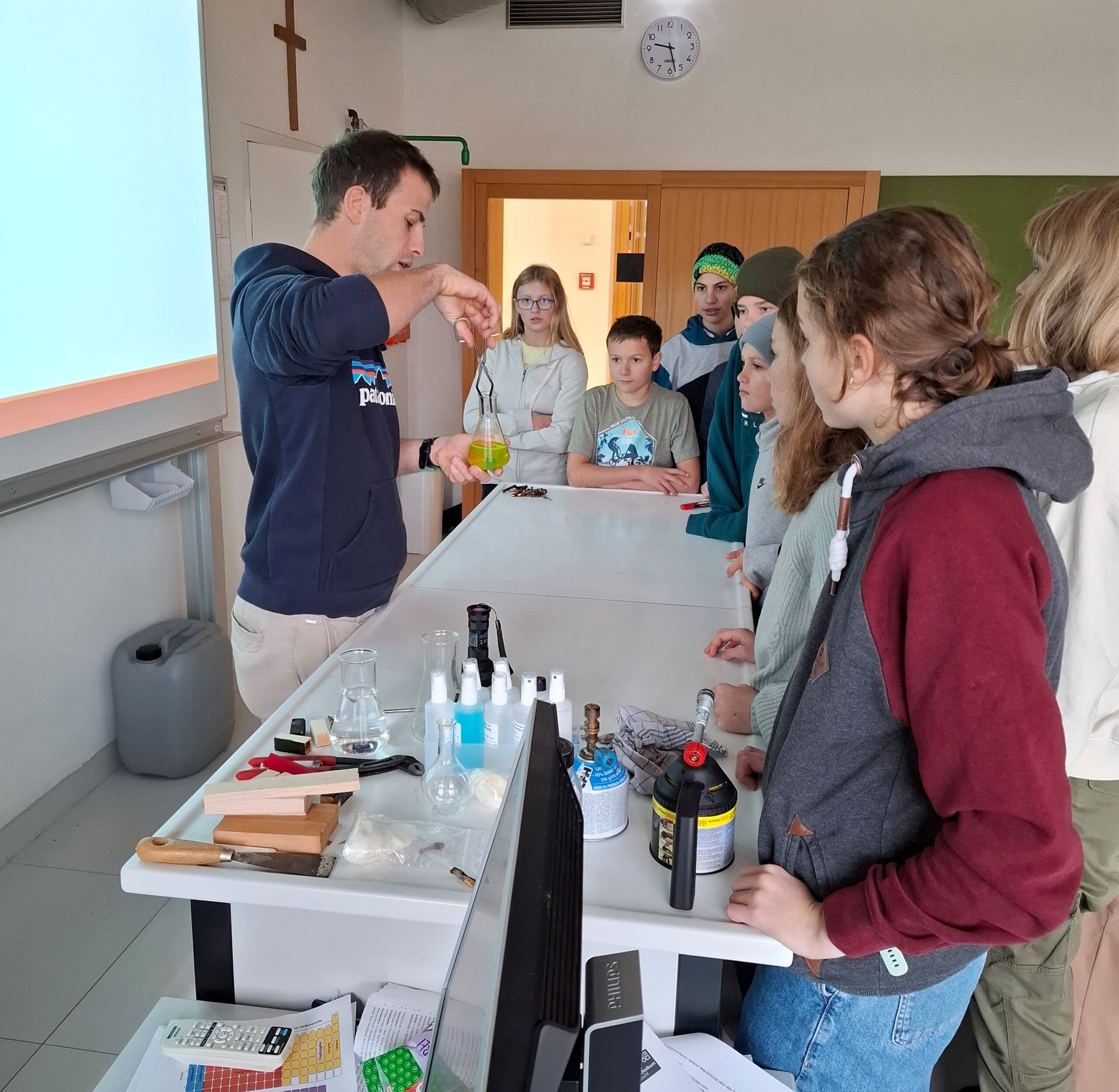 Das prämierte Projekt „MINT-Lab Wood“ wurde am Holztechnikum Kuchl entwickelt und richtet sich speziell an MINT-Mittelschulen und Gymnasien. (c) Holztechnikum Kuchl