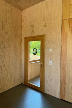 Das Furnier besticht mit seiner abwechslungsreichen Optik. Foto: Roser AG