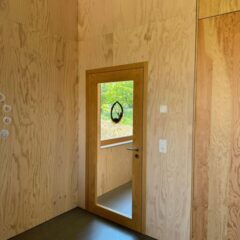 Das Furnier besticht mit seiner abwechslungsreichen Optik. Foto: Roser AG