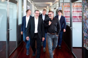 (v.l.) Christian Lackner, BSc / DI Ralf Staadt / DI Harald Pönninger / DI Dr. Klaus Petraschka / DI Roman Flores Espinoza (Foto: © Barbara Wirl)