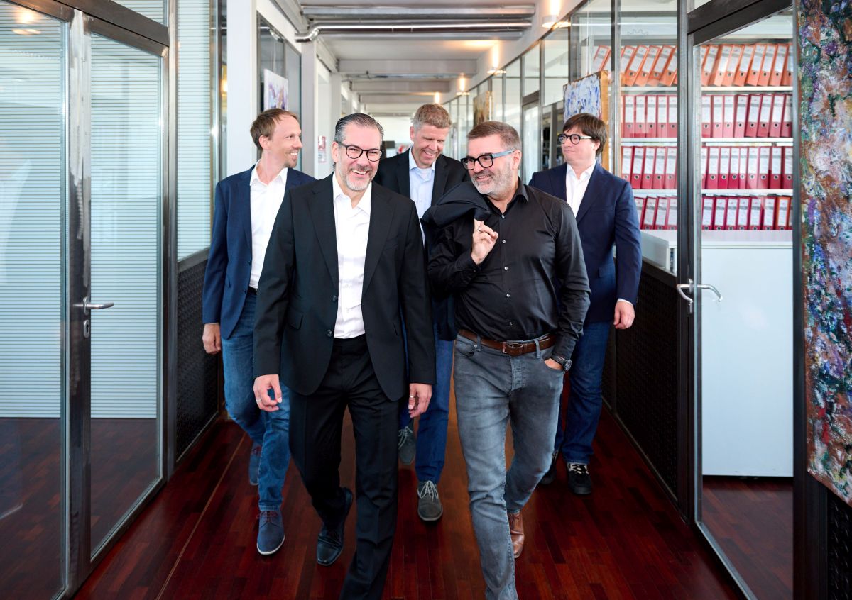 (v.l.) Christian Lackner, BSc / DI Ralf Staadt / DI Harald Pönninger / DI Dr. Klaus Petraschka / DI Roman Flores Espinoza (Foto: © Barbara Wirl) (v.l.) Christian Lackner, BSc / DI Ralf Staadt / DI Harald Pönninger / DI Dr. Klaus Petraschka / DI Roman Flores Espinoza (Foto: © Barbara Wirl)