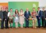 ARGE Meister-Obmann Andreas Boigenfürst, NÖ Landarbeiterkammer-Präsident Andreas Freistetter, Alexander Winter, Carina Flasch, Christina Wasserburger, Landesrat Anton Kasser, Stefan Kolm, Landwirtschaftskammer NÖ-Vizepräsident Lorenz Mayr und der Leiter der Land- und forstwirtschaftlichen Lehrlings- und Fachausbildungsstelle NÖ Anton Hölz Fotocredit: Georg Pomaßl/LK Niederösterreich