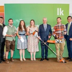 ARGE Meister-Obmann Andreas Boigenfürst, NÖ Landarbeiterkammer-Präsident Andreas Freistetter, Alexander Winter, Carina Flasch, Christina Wasserburger, Landesrat Anton Kasser, Stefan Kolm, Landwirtschaftskammer NÖ-Vizepräsident Lorenz Mayr und der Leiter der Land- und forstwirtschaftlichen Lehrlings- und Fachausbildungsstelle NÖ Anton Hölz Fotocredit: Georg Pomaßl/LK Niederösterreich