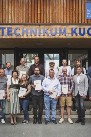 Die Absolventen des Lehrganges LAP-Professional mit ihren Prüferinnen und Prüfern (Foto (c) Christoph Kobald)