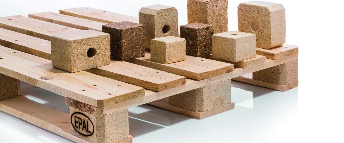 Nach 50 Jahren ständiger Weiterentwicklung und Optimierung gilt der Pressspanklotz als ausgereiftes Industrieprodukt mit positiven Perspektiven für die Zukunft. (c) Pfeifer Holding GmbH