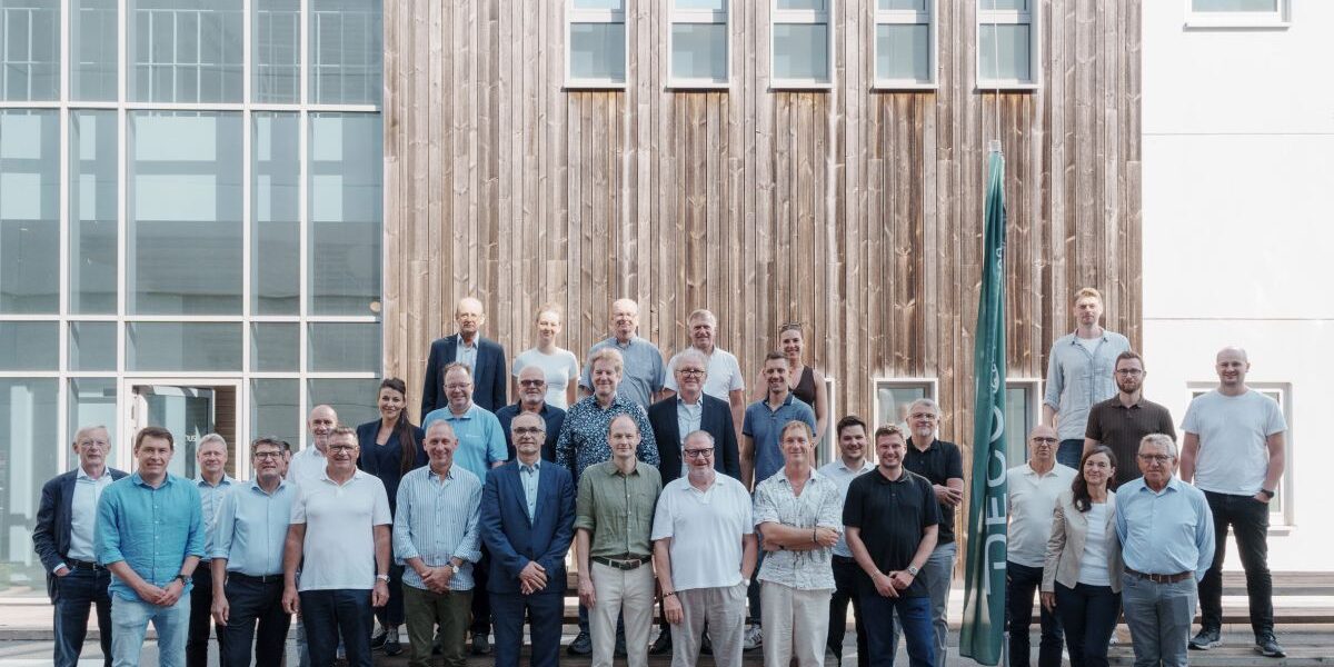 Teilnehmer der IFN-Mitgliederversammlung vor dem Veranstaltungsort. Foto: IFN/Decospan