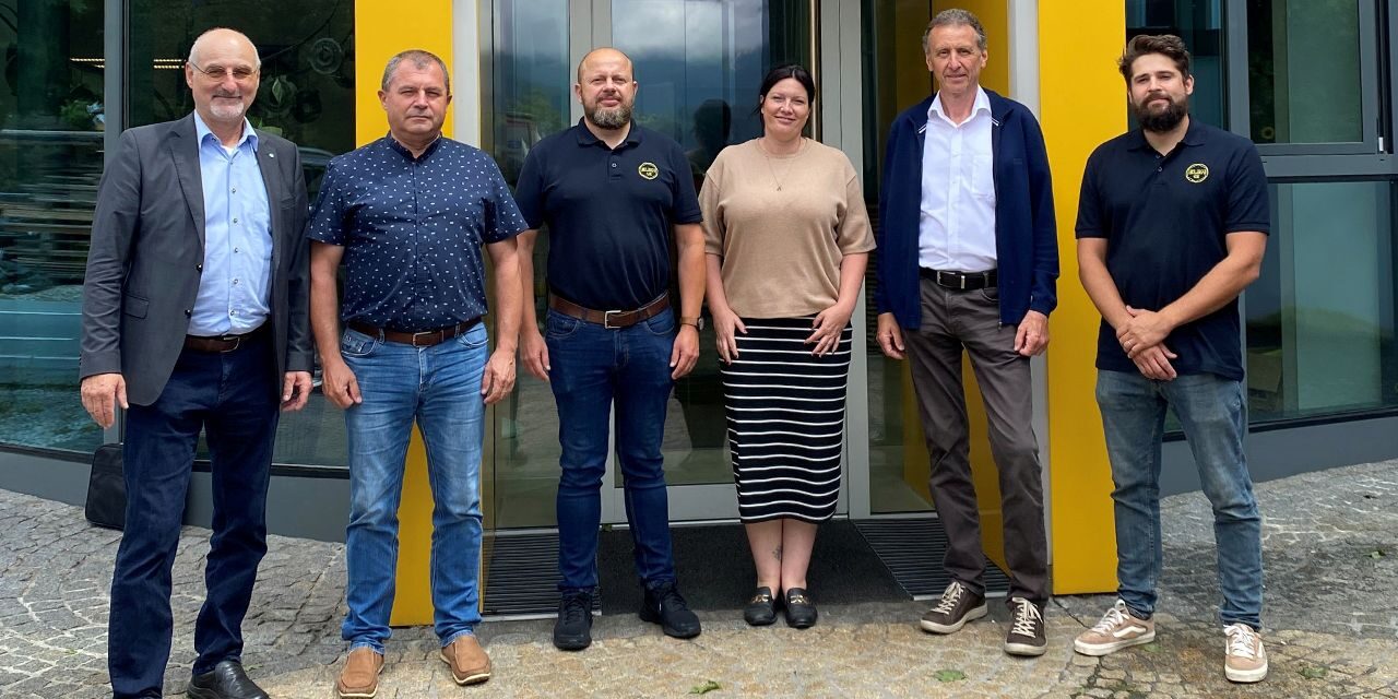 (v. r.) Jan Luňáček (ELBH), Josef Gruber (UNTHA), Tereza Plaňanská (ELBH), Pavel Hasil (ELBH), Pavel Delong (ELBH), Arno Urbanek (UNTHA) © Untha